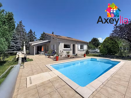 a vendre - secteur feurs - maison individuelle avec terrain et piscine