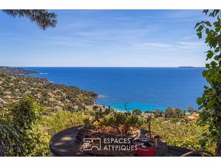 maison entre ciel et mer avec vue contemplative