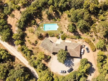 en co-exclusivité : villa construite en 2010 d'env 200m2 avec un double garage et grande..