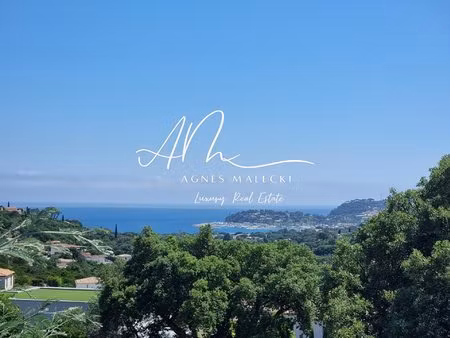 propriete dans un lieu champetre face a la mer tres bien entretenue
