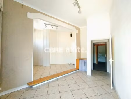 location local commercial 135m² seynod 74600