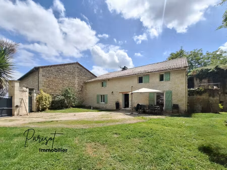 maison en pierre rénovée 150 m² avec jardin troglodyte – beaumont saint-cyr