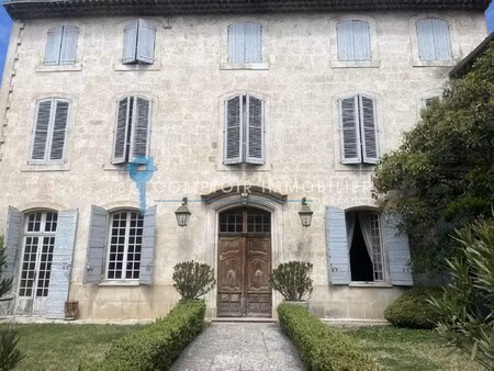 maison de luxe à vendre à apt : 845 000 € | 700m²