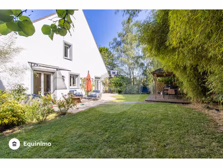maison familiale de 9 pièces de 302m2  située sur une parcel