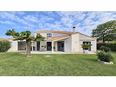 très belle maison familiale idéalement située aux herbiers