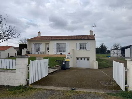 maison proche commodités avec grand terrain et hangar 150m2