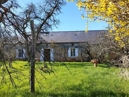 maison de bourg sur un terrain clos de 2365m²