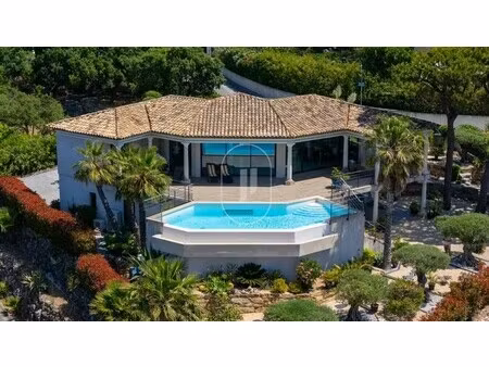 villa de luxe avec vue sur mer à vendre à sainte-maxime : 1 795 000 € | 150m²