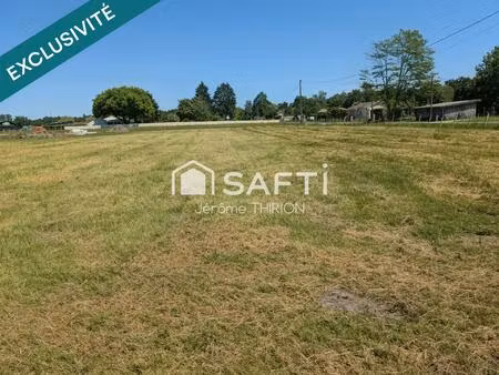 vente terrain 3115 m² saint-savin (33920)