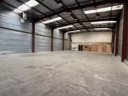 location entrepôt begles 33130 900m²
