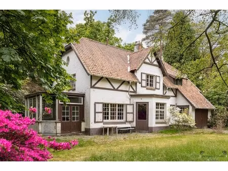 karaktervolle cottage-villa op een royaal perceel van 8.603 m² in kapellenbos.