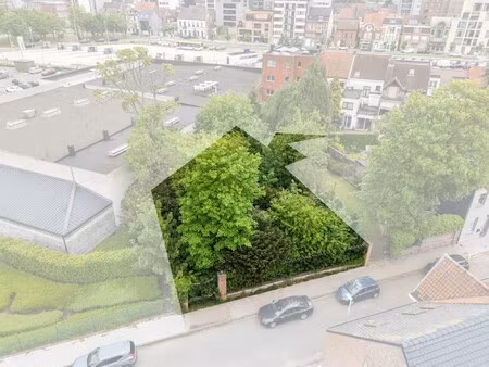 bouwgrond van 596m² voor open bebouwing in het centrum van zelzate