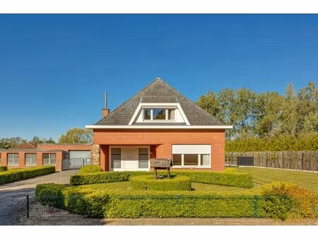 open bebouwing met tal van mogelijkheden in het groen