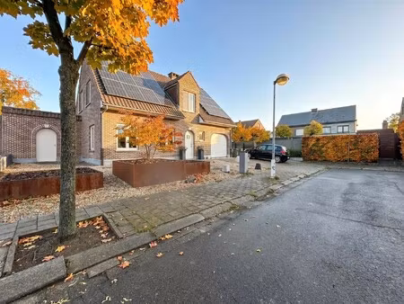 energiezuinige open bebouwing met 3 slaapkamers  oprit en garage op perceel van 524m² in z
