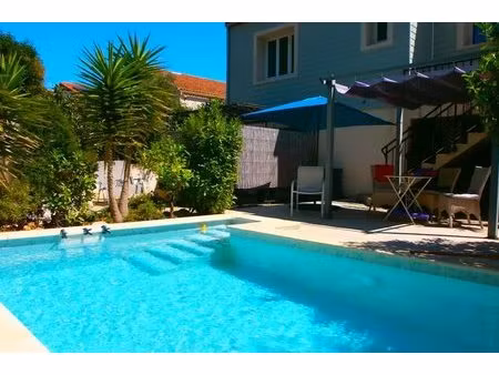 maison avec 2 appartements et piscine en cœur de ville