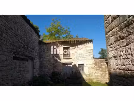 tusson - grange dans le bourg