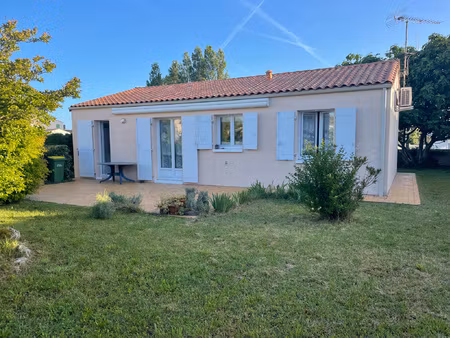 maison de plain-pied avec jardin à deux pas du centre-bourg