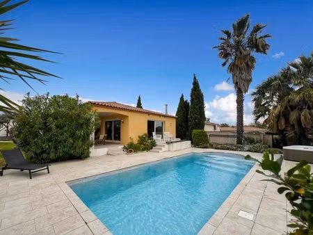 villa t5 172 m2 de plain pied avec garage  piscine et jardin