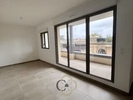 spacieux t3 en plein coeur des arceaux  terrasse et stationnement