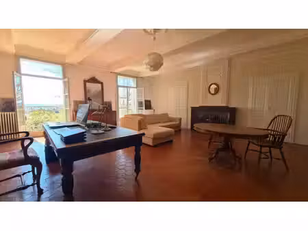 propriete bourgeoise de caractere avec superbe terrain et vue