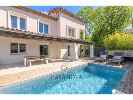 prades  centre ville. maison de 147m²  4 chambres  garage et piscine.