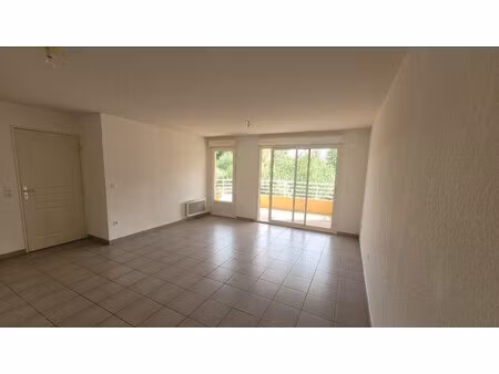 location appartement 3 pièces 56m² vidauban 83550
