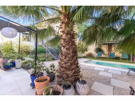 elégante maison de ville avec jardin secret en plein coeur de sète