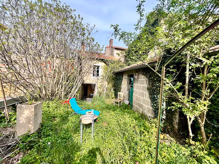 vente maison 7 pièces  204.00m²  montmorillon
