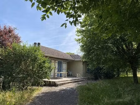 maison dans un environnement calme et agréable  cette charmante maison de plain-pied...