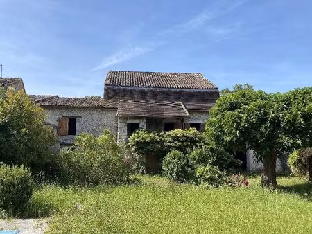 propriete maison typique périgourdine située au cur du charmant bourg de...
