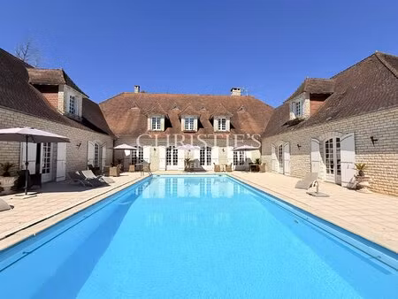 une chartreuse d’exception aux allures de château  au cœur du périgord vert