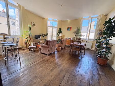 vente immeuble 7 pièces  195.00m²  montmorillon