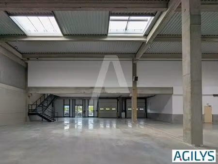 location local d’activités elancourt 78990 1081m²
