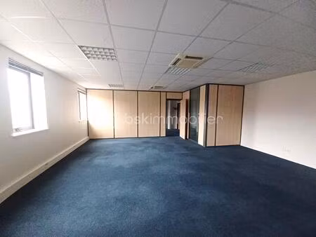 bureau de 106 m² à bussy-saint-georges
