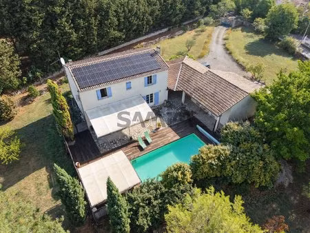 bastide cévenole avec jardin plat et piscine a proximité de montpellier