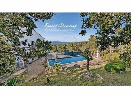 vernègues (secteur cazan) | magnifique maison atypique de 190 m² avec vue panoramique sur.