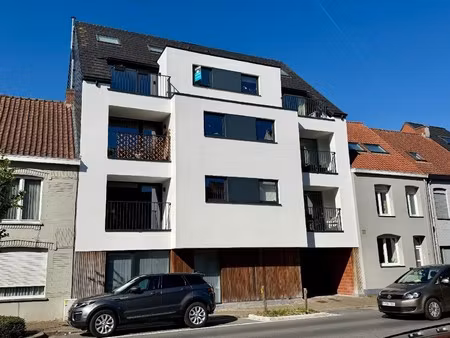 centraal gelegen duplex appartement met 3 slaapkamers