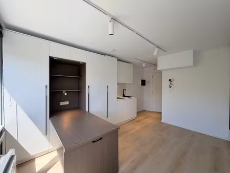 gezellige studio op rustige ligging in kortrijk!