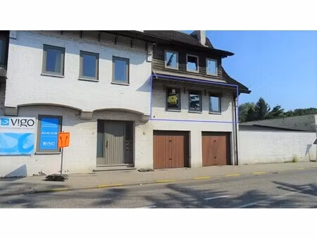 goed gelegen  opgefrist appartement met 1 slpk en 2 kelders