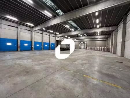 vente entrepôt 2 500 m²