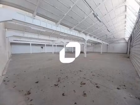 vente local d'activités 2 275 m²