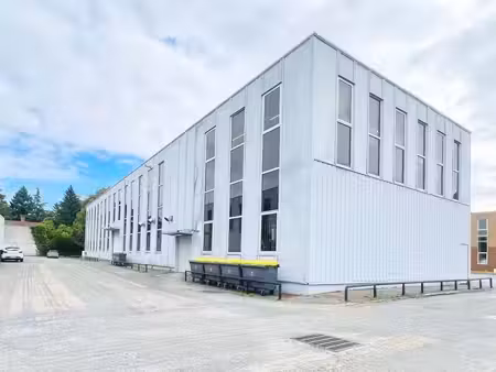 vente local d’activités 1800m²