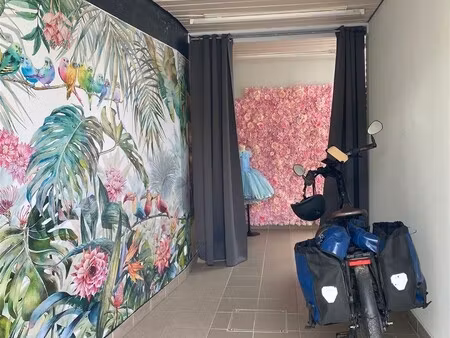 polyvalente ruimte met terras en 2 staanplaatsen