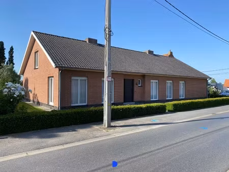 gelijkvloers wonen in oekene.