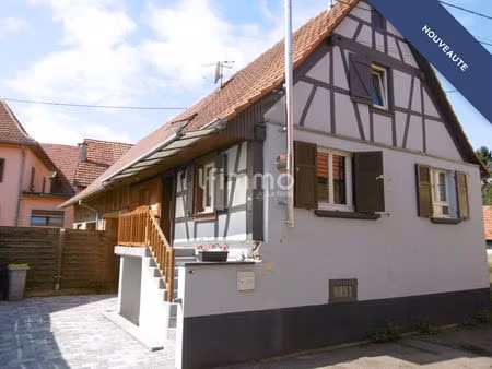 maison  3 pièces avec une cour et une annexe