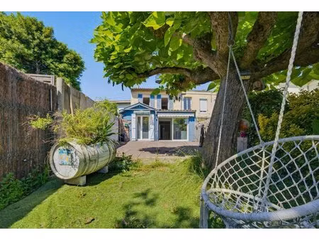 maison de 5 pièces de 113 m² à pauillac -jardin - garage et cave