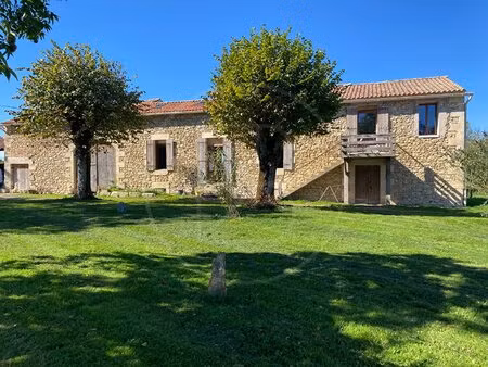 ancienne ferme avec vue sur les vignes