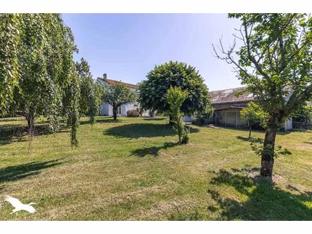 vente maison 7 pièces 185 m² à bords (17430)  295 000 €
