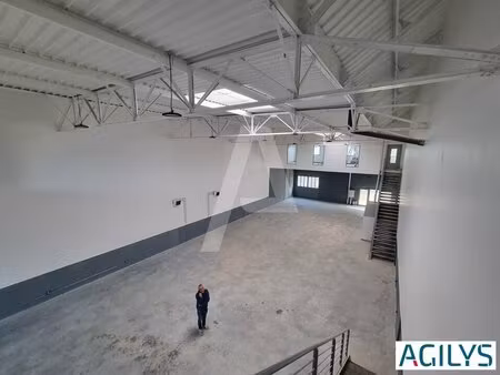 location local d'activités 846 m²