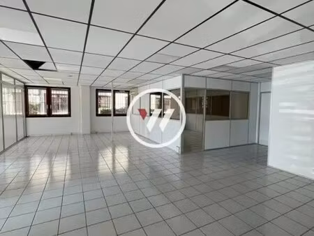 location bureaux 144 m²